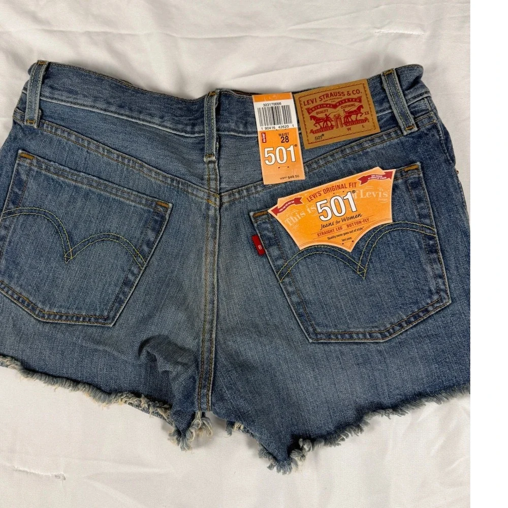 Levis 501 Original Fit Denim Shorts Medium Wash Blue Raw Hem Size 28 NEW